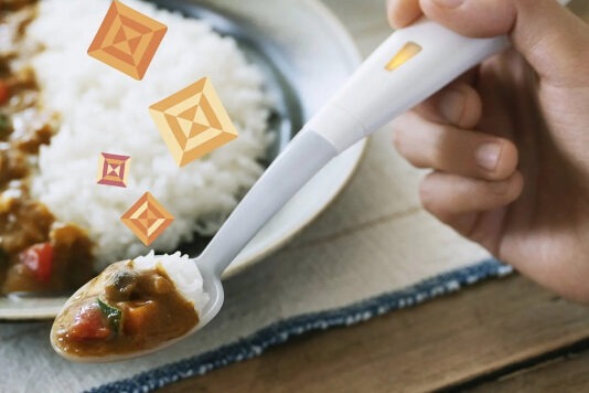 Электронная ложка сделает еду соленой — не прибегая к настоящей соли