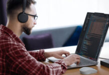 Lenovo представила первый ноутбук с выдвижным экраном