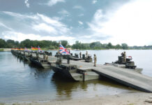 Швеция получила самый быстрый в мире плавучий мост для военной техники
