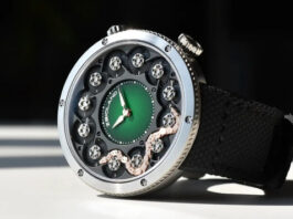 Необычные часы Snake Watch украсила маленькая механическая змея