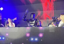 Военный робот Phantom работает диджеем в ночном клубе Сан-Франциско