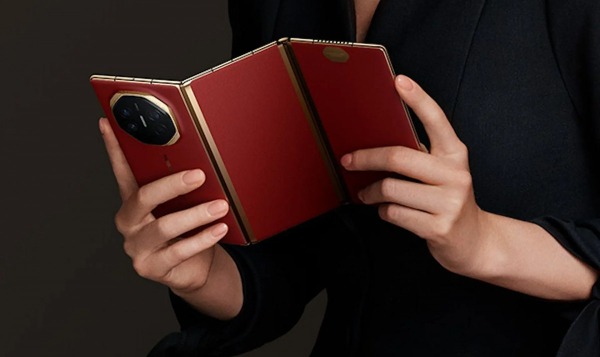 Первый в мире тройной складной смартфон Huawei Mate XT вышел на мировой рынок