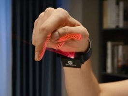 Лазерные смарт-часы CenWatch легко заменят все пульты в доме