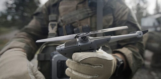 Крошечный дрон-разведчик Black Hornet 4 получил награду Министерства Обороны США