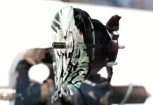 Что произойдет с компакт-диском, если вращать его слишком быстро