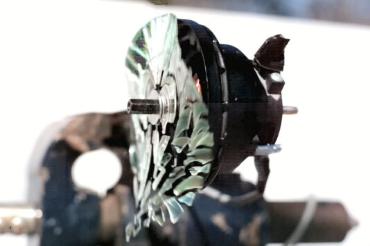 Что произойдет с компакт-диском, если вращать его слишком быстро