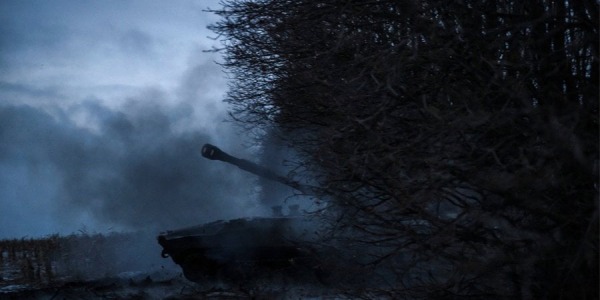 ВСУ ведут огонь из самоходной гаубицы по российским войскам (Фото: REUTERS/Viacheslav Ratynskyi)