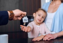 Недвижимость 2025. Можно ли оформить договор дарения на ребенка, кто дает разрешение и какие есть ограничения