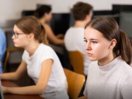 Повышение ряда пенсий, электронные решения ВВК, дедлайн НМТ и редкое совпадение дат Пасхи — что изменится в Украине в апреле