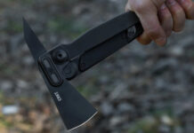 Складной топор CRKT Provoke X с легкостью помещается в кармане куртки