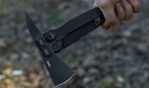 Складной топор CRKT Provoke X с легкостью помещается в кармане куртки