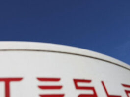 Дожали. Китай запретил Tesla называть свои электрокары полностью автономными