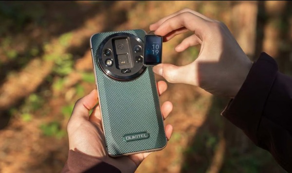 Необычный смартфон Oukitel WP200 Pro несет в себе беспроводной наушник и смарт-часы