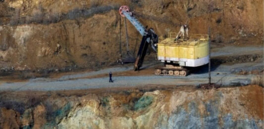 Новый проект соглашения об ископаемых: США хотят получить контроль над всеми крупными инвестициями в Украину — Bloomberg