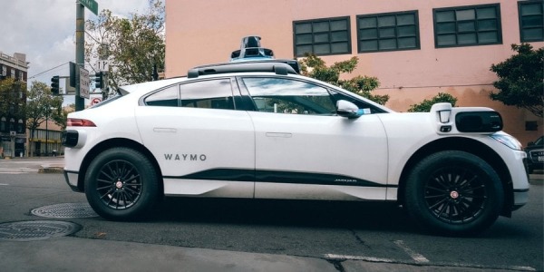 Waymo значительно искуснее на дорогах, чем живые водители (Фото: Waymo)