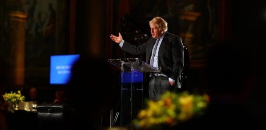 «Мы отдыхаем вдвое больше, чем в США». Борис Джонсон объяснил, почему европейцы должны выделять больше денег на оборону