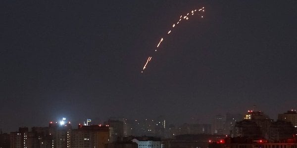 Украинские военные пытаются сбить шахед над Киевом, 10 марта 2025 года (иллюстративное фото) (Фото: REUTERS/Gleb Garanich)
