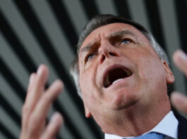 Верховный суд Бразилии разрешил судить экс-президента Болсонару за попытку госпереворота