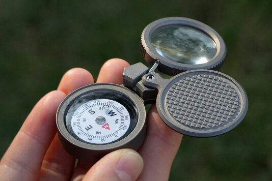 Навигационный брелок Loki-Nav от EckDesign — мультитул современного Робинзона