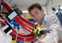 Человек впервые в мире прожил 100 дней с титановым сердцем и выписался из больницы