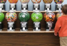 Жевательная резинка может выделять микропластик, который попадает в организм — исследование