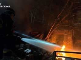 РФ атаковала Запорожье шахедами: пострадал 19-летний юноша, разрушены жилые дома