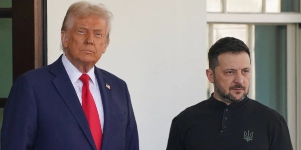 Президент США Дональд Трамп и украинский президент Владимир Зеленский перед разговором в Белом доме, 28 февраля, 2025 год (Фото: REUTERS/Nathan Howard)