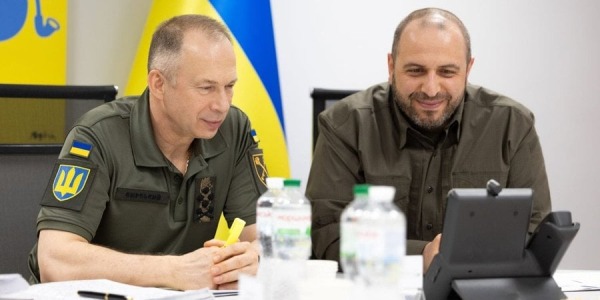 Главнокомандующий ВСУ Александр Сырский и министр обороны Рустем Умеров (Фото: Главнокомандующий ВС Украины/Facebook)