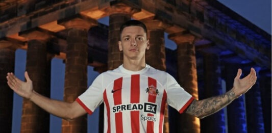 Английский клуб решил распрощаться с украинским футболистом — СМИ