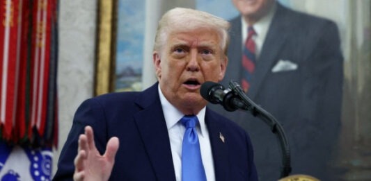 Трамп заявил, что, если Иран не заключит соглашение о ядерной программе, он подвергнется бомбардировке