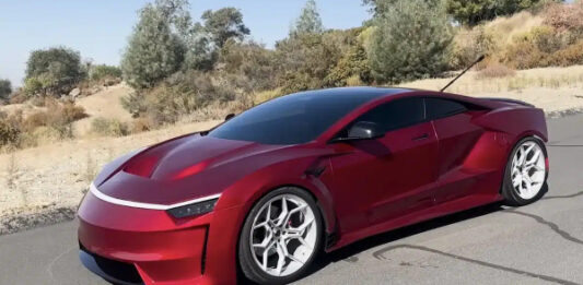 Фанатская «зомби-Тесла» привлекла небывалое внимание публики