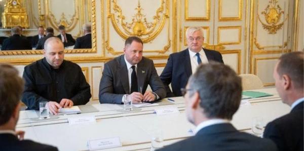 Переговоры в Лондоне с Китом Келлогом 23 апреля в Лондоне (Фото: Андрей Ермак / Telegram)