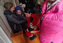 Российский снаряд попал в дом. В Херсоне беременная женщина с двухлетним сыном оказались под завалами