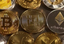 Впервые за пять месяцев. Пошлины Трампа обвалили биткоин ниже $75 тысяч