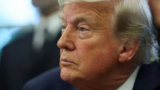 На фоне массированных ракетных ударов по Киеву Трамп заявил, что договоренности с Россией о мире достигнуты, «теперь очередь за Украиной»