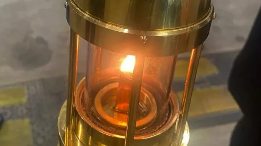 Благодатный огонь прибыл в Украину — фото