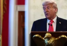 Трамп заявил, что США выйдут из мирных переговоров между РФ и Украиной, если одна из сторон «очень усложнит» процесс