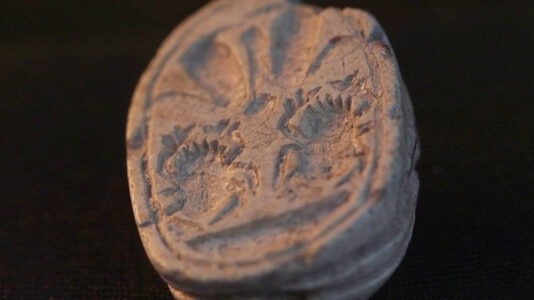 Удачная прогулка. Трехлетняя израильтянка нашла артефакт возрастом 3800 лет