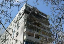 Россияне ударили по Запорожью двумя ФАБ-500, повреждены многоквартирные дома и гимназия — фото последствий