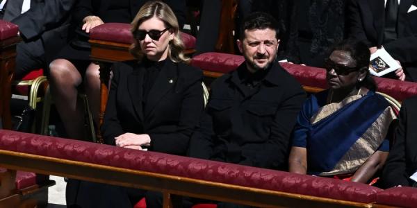 Владимир и Елена Зеленские на похоронах Папы Римского Франциска (Фото: REUTERS/Dylan Martinez)