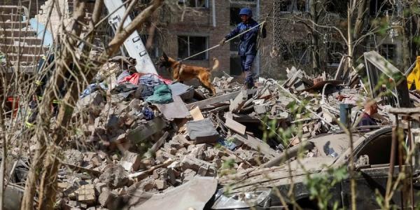 Последствия российской атаки в Киеве, 24 апреля, 2025 год (Фото: REUTERS/Alina Smutko)