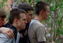 «Вчера он выгуливал мою собаку, а теперь его нет». Друзья рассказали о погибшем в Киеве 17-летнем подростке