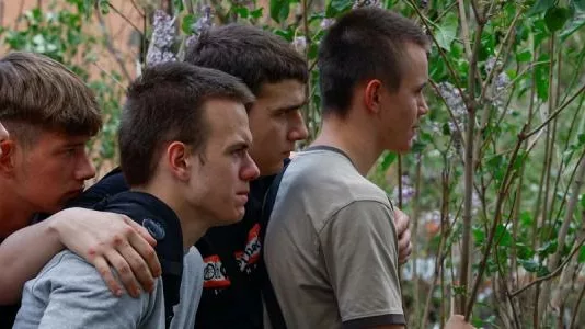 «Вчера он выгуливал мою собаку, а теперь его нет». Друзья рассказали о погибшем в Киеве 17-летнем подростке