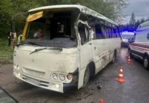 На Львовщине грузовик столкнулся с автобусом: погибла 12-летняя девочка