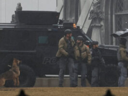 В Канаде полиция арестовала мужчину, который забаррикадировался в здании парламента