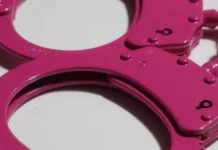 Британская чиновница начала выставлять контент на порносайте — местные власти начали расследование