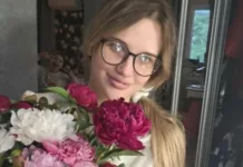 Из Бахмута, Торецка и Нью-Йорка. Военный в течение двух лет дарит любимой цветы с передовой