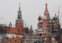 На фоне рекордного потребления. В России обвалилось производство наиболее популярного алкогольного напитка