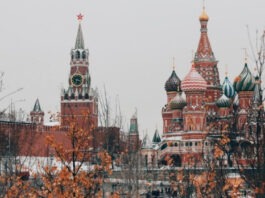 На фоне рекордного потребления. В России обвалилось производство наиболее популярного алкогольного напитка