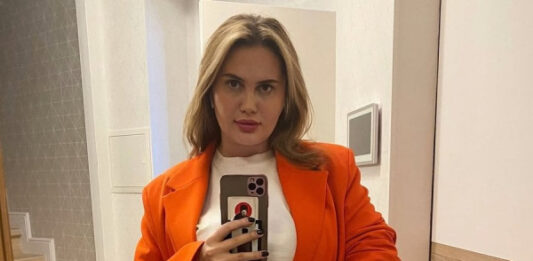 В Международный день смеха. Стендаперка Анна Волкова впервые стала мамой